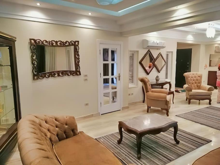 Luxurious Roof Apartment, Hanna's * Cairo